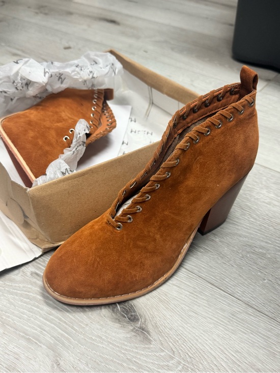 Shoes - Women's Suede Lace-Up Ankle Boot in Rustic Brown